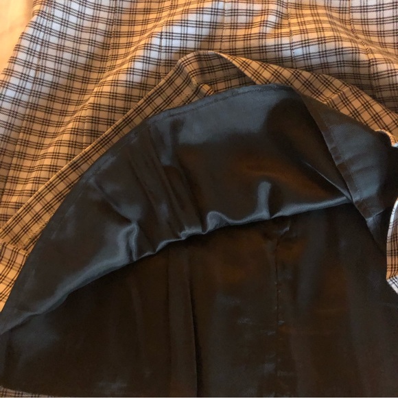 COPY - Aritzia pleated mini skirt - Picture 4 of 6